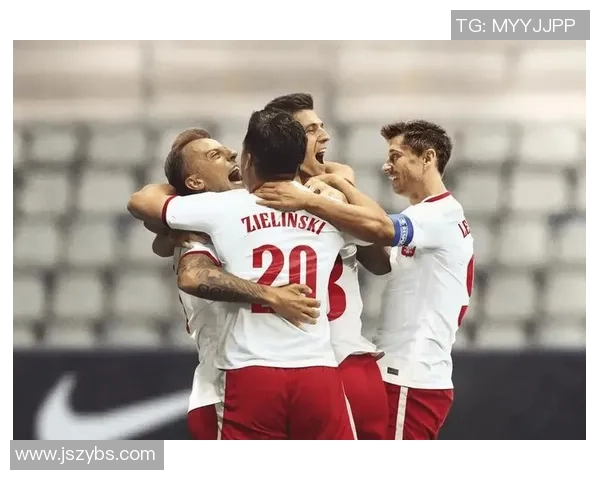 芝加哥火焰与波兰多城的激烈对决展现足球魅力与团队精神 芝加哥火焰与波兰多城的激烈对决展现足球魅力与团队精神